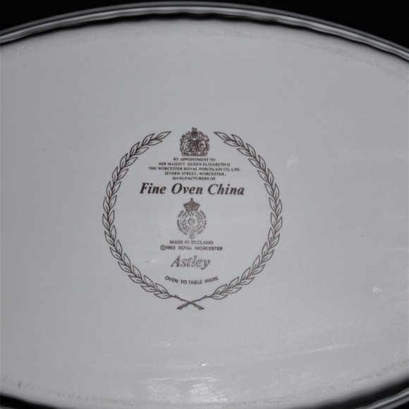 Royal Worcester Astley 12-3/4" Oval Baker Server Dish | Oven To Table Ware - Picture 9 of 9